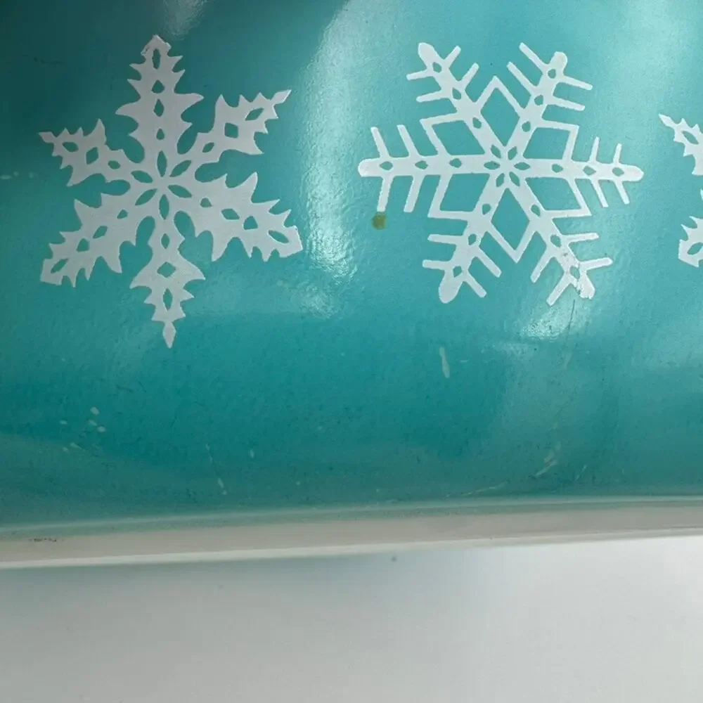 Pyrex Snowflake Turquoise 043 1.5 Qt Oval Decorator Casserole Vintage